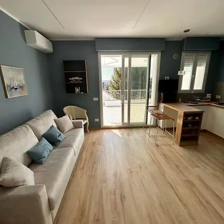 Primula Con Stupenda Terrazza Vista Mare 努马纳